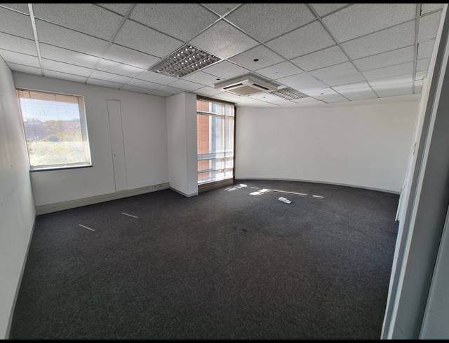 712M² OFFICE TO LET IN WOODMEAD